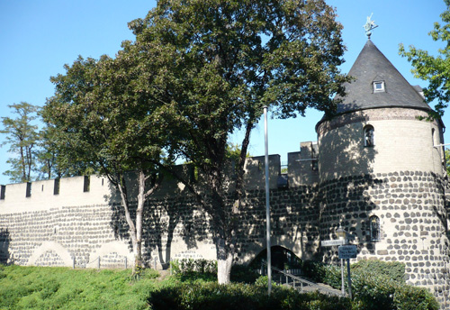 Mittelalterliche Mauer am Sachsenring