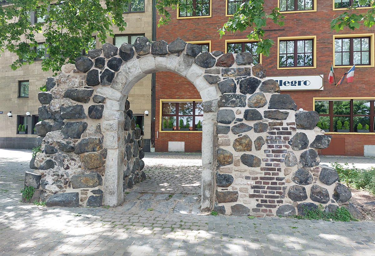 Die sanierte Kölner Waschpforte auf dem Thurnmarkt im Mai 2025. Foto: A. Hess, 2025